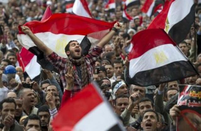 
      شکاف در بین نویسندگان مصری (لوموند دیپلماتیک: دسامبر 2013)