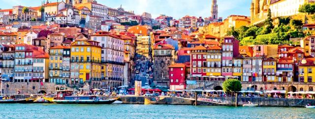 
      یک نویسنده، یک کشور:  پرتغال، سرزمین آفتاب دلپذیر (لوموند دیپلماتیک: ژوئن 2013)