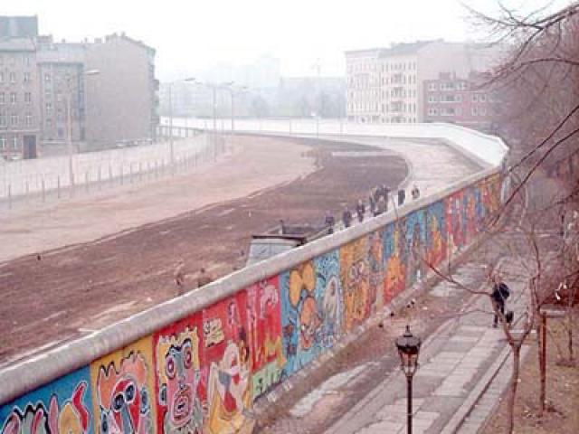
      گزارش جلسه‌ی پخش مستند دیوار برلین