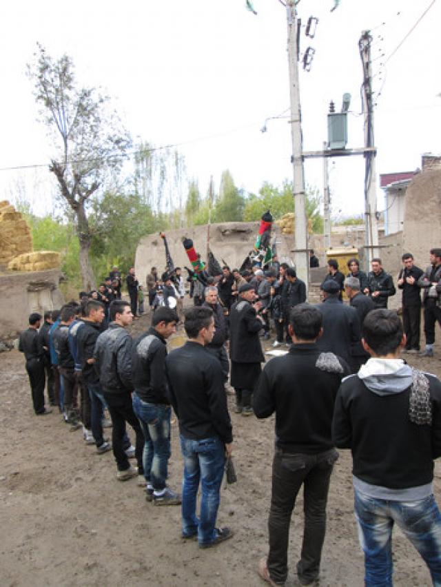 
      گزارش تصویری از مراسم عاشورا در روستای زاویه کرد در استان اردبیل