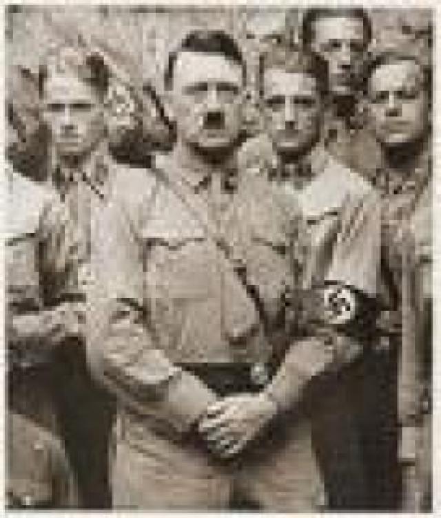 
      توهم بازگشت ناپذیری: هیتلر در قدرت