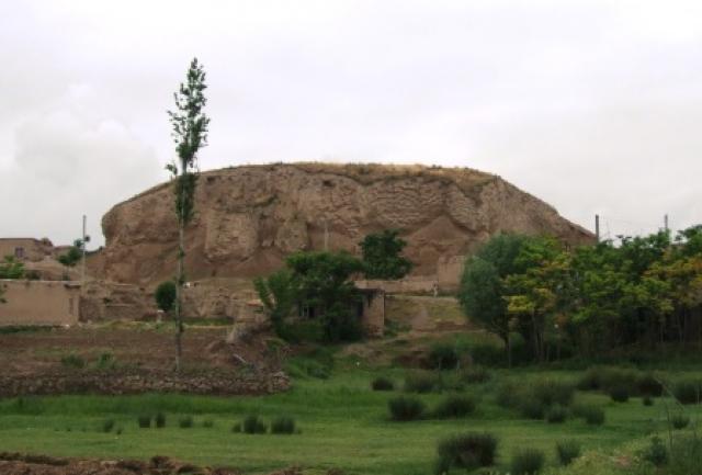 
      شیوه های تدفین پیش از تاریخ در استقرار قلعه خان(خراسان شمالی ) با تاکید بر عصر مفرغ
