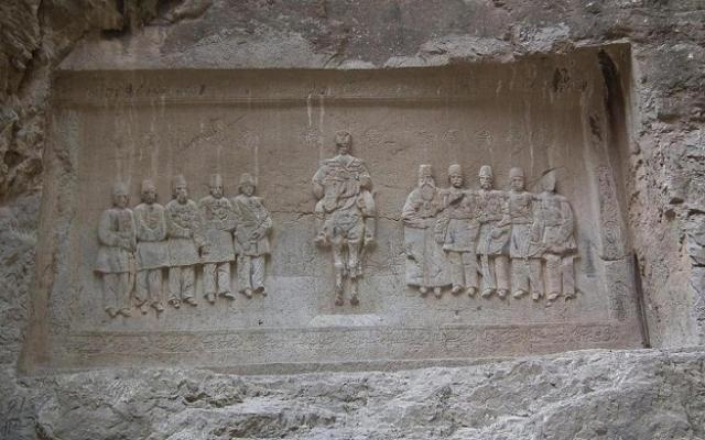 
      بررسی باستان شناختی نقش برجسته ناصرالدین شاه در کنار جاده هراز آمل