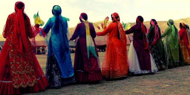 
      ریتم رنگ در لباس زنان نورآباد ممسنی (لر)