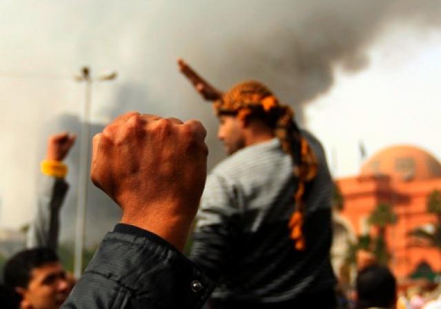
      سرکوب توسط حاکمیت، تفرقه در سندیکاها؛ چیزی جلودار جنبش کارگری درمصر نیست (لوموند دیپلماتیک: اوت 2014)    