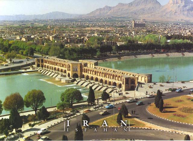 
      تمنای شهرنشینی : از اصفهان عباسی تا تهران هزار و چهارصد