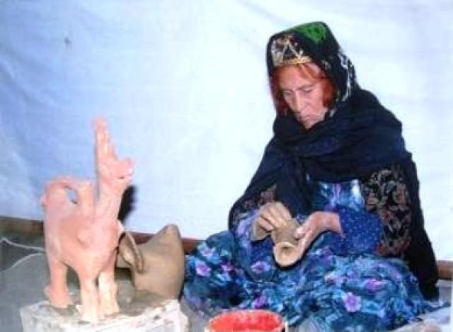 
      هُه ورگر : مطالعه قوم باستان شناختی زنان سفالگر در کردستان