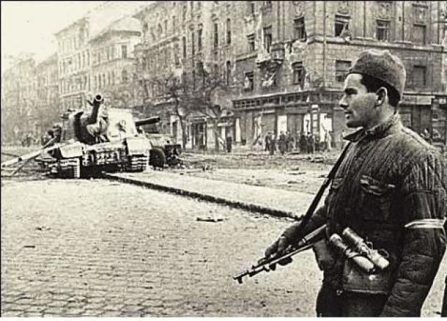 
      عکس های تاریخی(8): شورش مجارستان(1956)