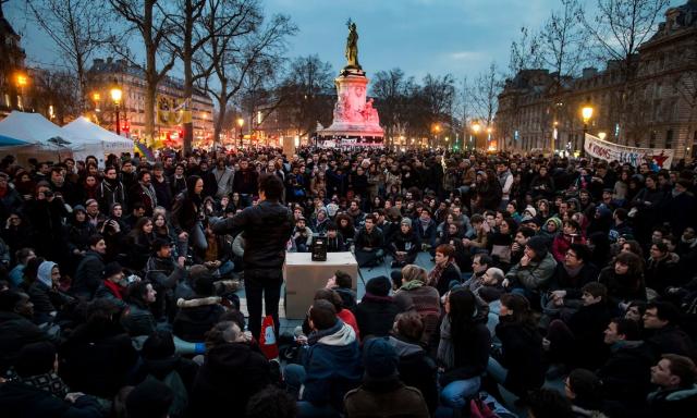
      شب‌بیداران هنوز در میدان جمهوری پاریس به سر می‌برند