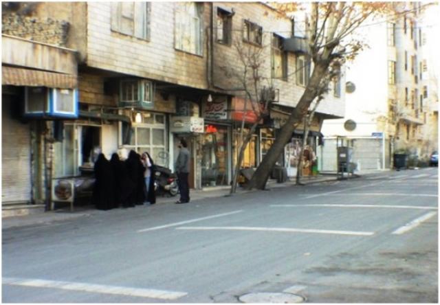 
      رابطه ی هویت و فضای فراغتی از خلال خرده فرهنگ های همسایگی:محله ی پیروزی تهران(2)