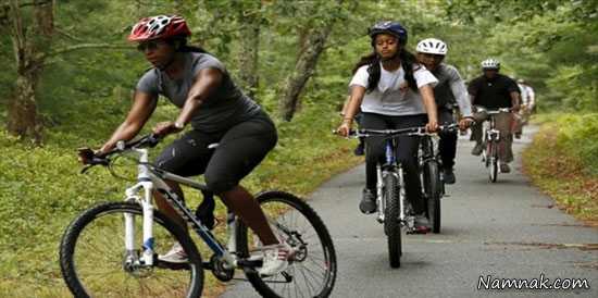 دوچرخه سواری خانوادگی اوباما در جزیره مارتا + تصاویر