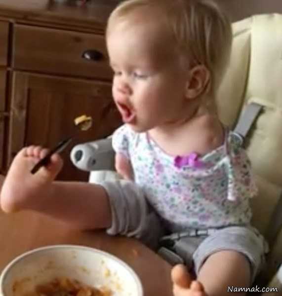 گریه 25 میلون نفر برای غذا خوردن دختر بی دست + تصاویر