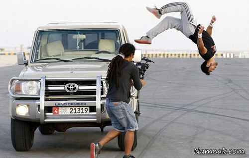 حرکات باورنکردنی ژیمناستیک روی ماشین در دبی! + تصاویر