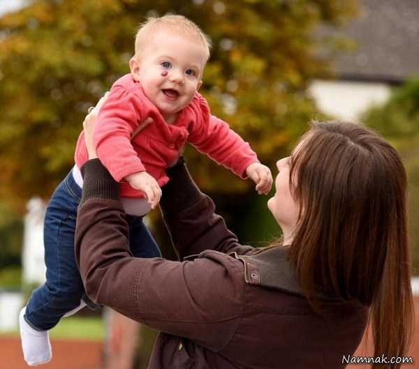 همدردی خاص مادر کودک مبتلا به تومور + تصاویر