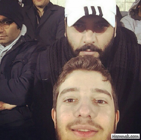 تیپ جدید و متفاوت احسان علیخانی در استادیوم + عکس