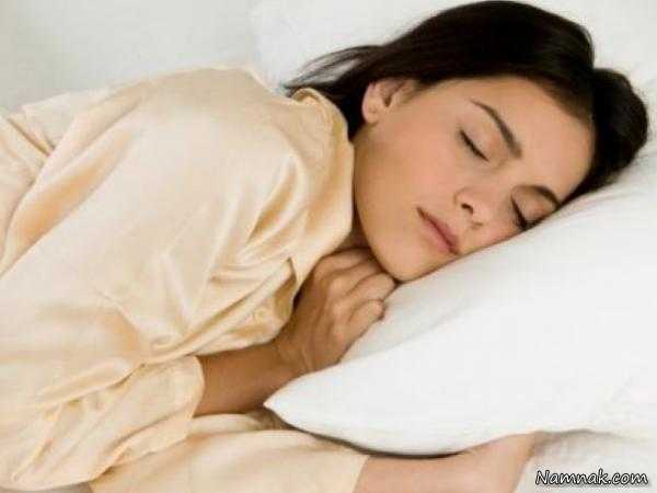 خوابیدن با سوتین | خوابیدن با سوتین و سینه بند برای زنان مضر است؟
