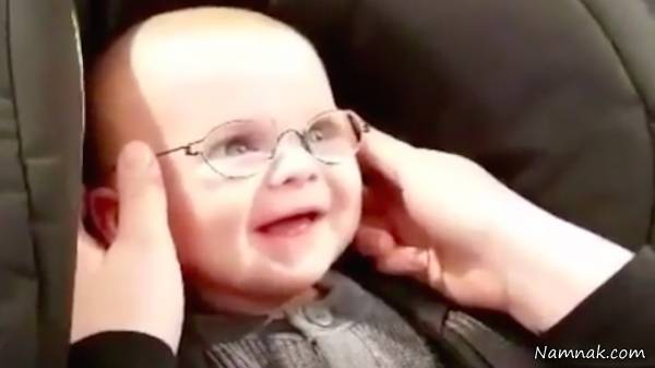 نوزادی که با عینک برای اولین بار مادرش را دید + فیلم