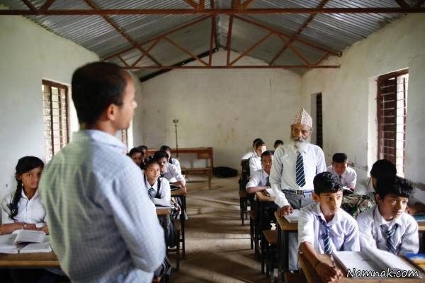 پیرمرد 68 ساله نپالی در کلاس درس + تصاویر