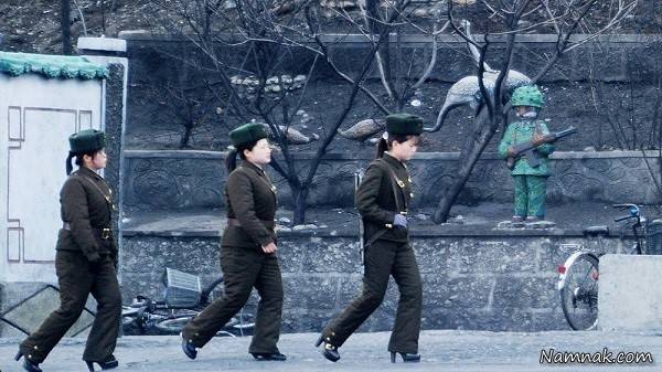 سربازان زن کره شمالی با کفش پاشنه بلند
