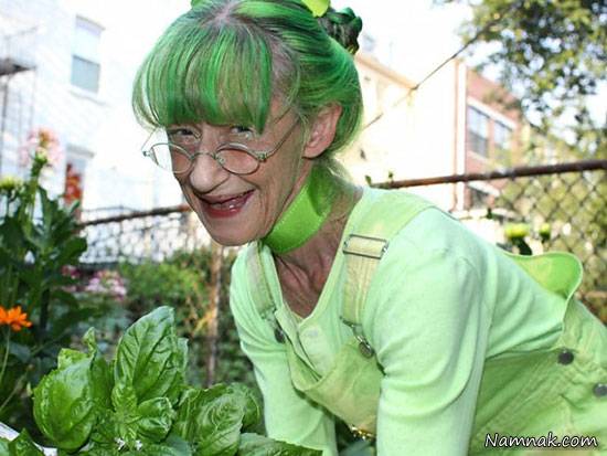 زن هنرمندی که سالهاست فقط لباس سبز می پوشد! + تصاویر