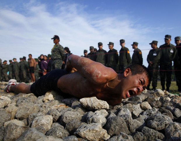 سخت ترین تمرینات نظامی در جهان + تصاویر