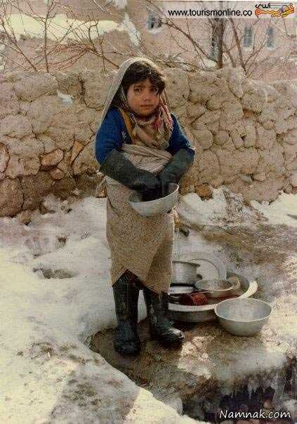 ظرف شستن دختر بچه در برف و یخبندان! + عکس