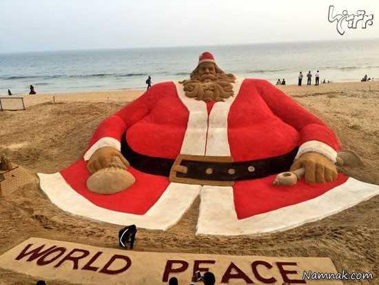 بزرگترین بابانوئل دنیا در لب دریا + تصاویر
