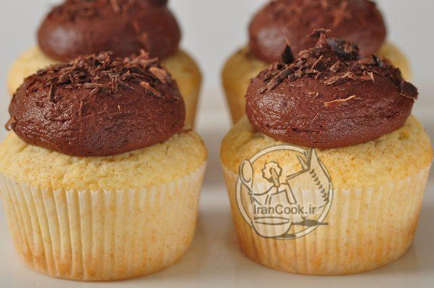 کاپ کیک زرد با روکش شکلات | ایران کوک