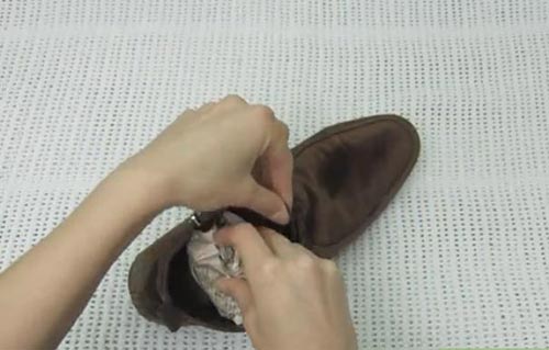 تمیز کردن کفش جیر با روش‌های مختلف | وب 