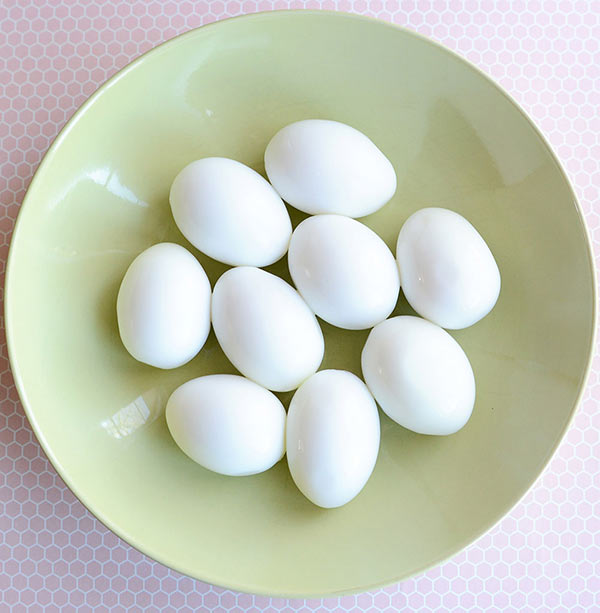 تزیین تخم مرغ پخته به شکل خرگوش و آدم برفی | وب 