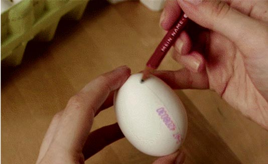 آموزش رنگ کردن تخم مرغ برای سفره هفت سین | وب 