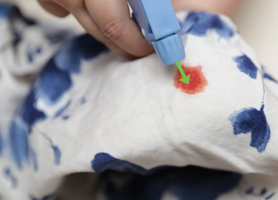 آموزش پاک کردن لکه خون تازه و خشک شده از روی پارچه | وب 