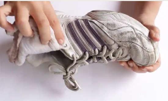 تمیز کردن کفش سفید با روش های کاربردی و جدید | وب 
