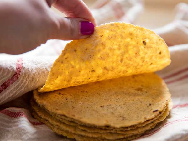 	طرز تهیه نان ترتیلای مکزیکی به سه روش (با آرد ذرت، گندم و شیر) | وب 