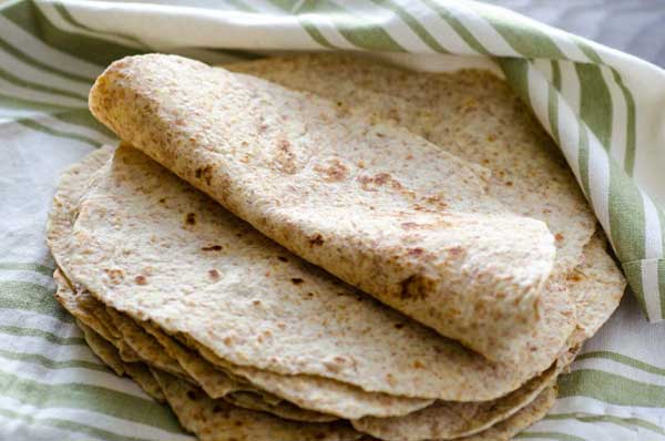 	طرز تهیه نان ترتیلای مکزیکی به سه روش (با آرد ذرت، گندم و شیر) | وب 