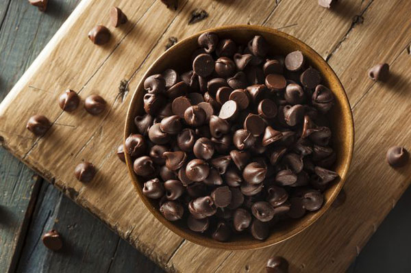 شکلات چیپسی رنگی چیست و چگونه تهیه می شود؟ | وب 