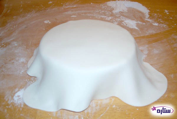 	نحوه‌ پوشاندن سطح کیک با خمیر فوندانت | وب 