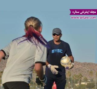 	احمدرضا عابدزاده در حال آموزش دروازه بانی به دختران آمریکایی | وب 