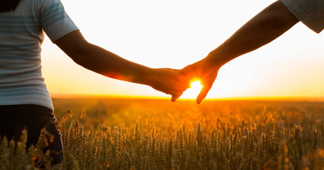 ابراز عشق به همسر با ۹ راهکار ساده | وب 