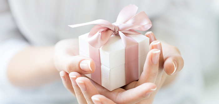 	چه هدیه‌ای یک خانم را خوشحال می‌کند؟