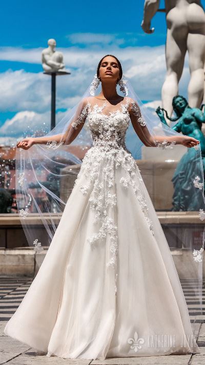 لباس عروس 2018؛ لباس عروس بدن نما و طرح شکوفه دار | وب 