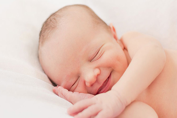 خواب دیدن نوزاد؛ نوزادان در مورد چه چیزهایی خواب می بینند؟