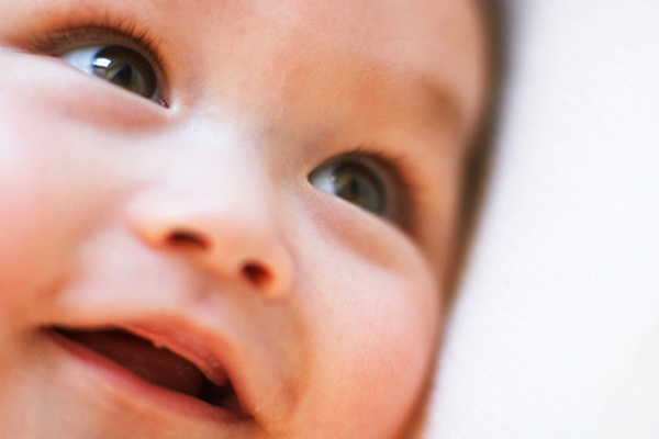 تب دندان در آوردن نوزاد را چگونه تشخیص دهیم؟ | وب 