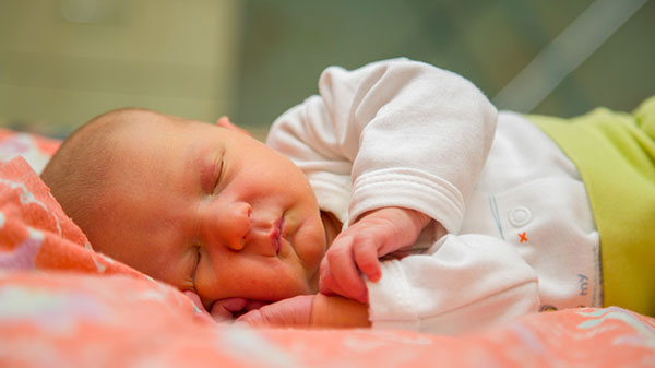 درجه زردی نوزادان در چه محدوده‌ای خطرناک است؟ | وب 