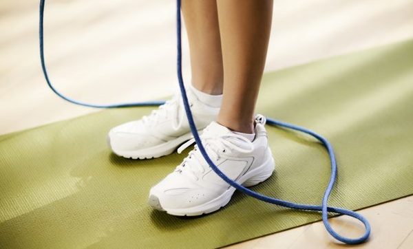 طناب زدن برای لاغری؛ آموزش و برنامه تمرینی | وب 