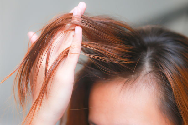 رنگ کردن مو در زمان پریودی؛ قاعده علمی یا مشکل شرعی؟