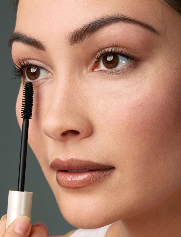۱۲ ترفند زیرکانه و کاربردی برای آرایش صورت | وب 