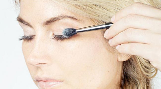 ۱۲ ترفند زیرکانه و کاربردی برای آرایش صورت | وب 