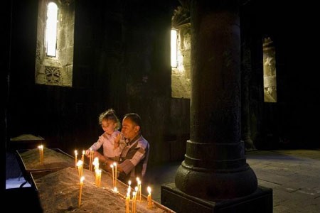 لذت بازدید از معبد گغارت، اولین کلیسای غاری دنیا | وب 