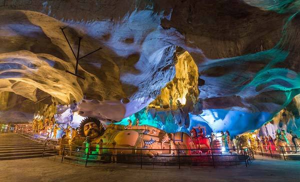 غار میمون های مالزی (غار Batu) | وب 